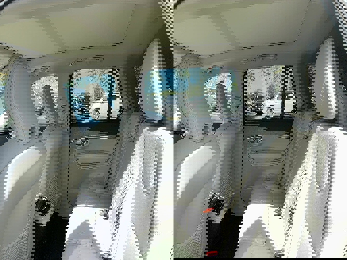 Certified 2023 Volvo XC90 B5 Plus w/ Protection Package image 11