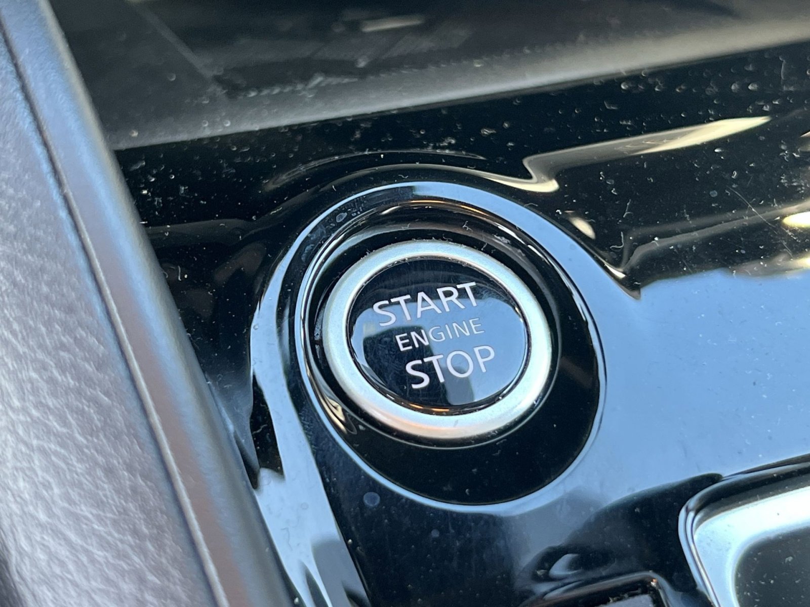 Used 2024 Nissan Versa SR w/ Trunk Package image 30