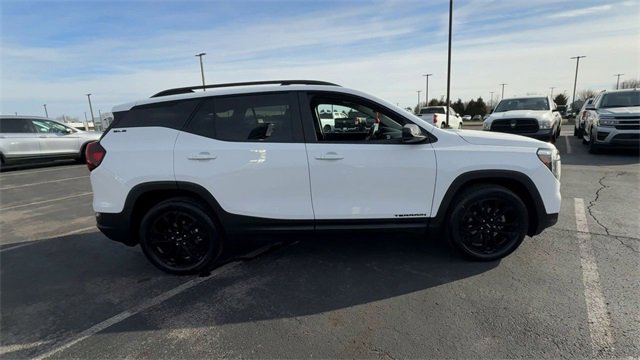 Used 2022 GMC Terrain SLE w/ Driver Convenience Package image 9