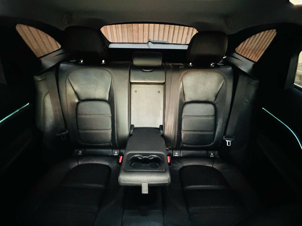 Used 2017 Jaguar F-PACE Prestige image 24