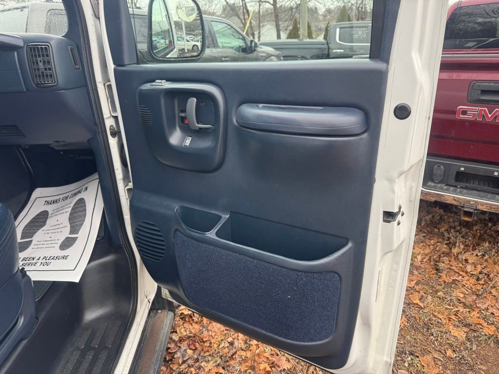 Used 2000 Chevrolet Express 3500 LS w/ LS Preferred Equipment Group image 19