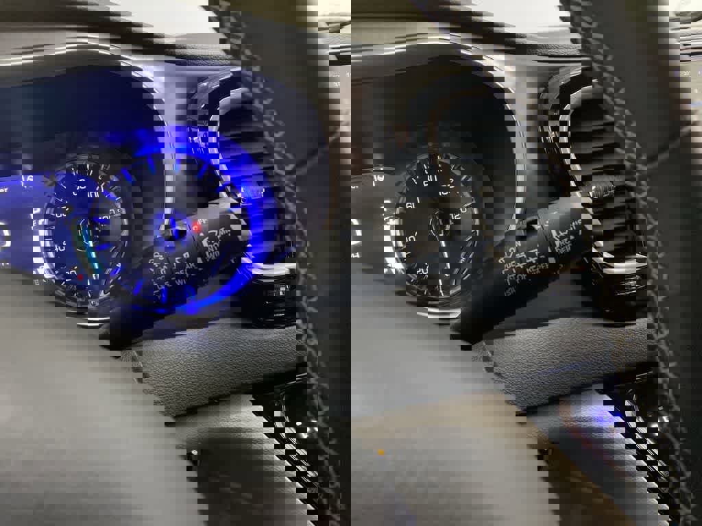 Used 2023 Chrysler Pacifica Touring-L image 21