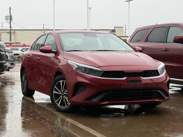 Used 2023 Kia Forte LXS image 2