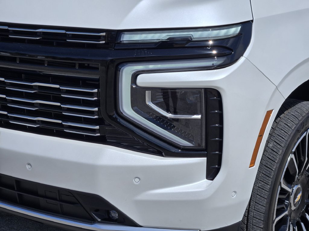 Certified 2025 Chevrolet Suburban High Country AWD/4WD image 9