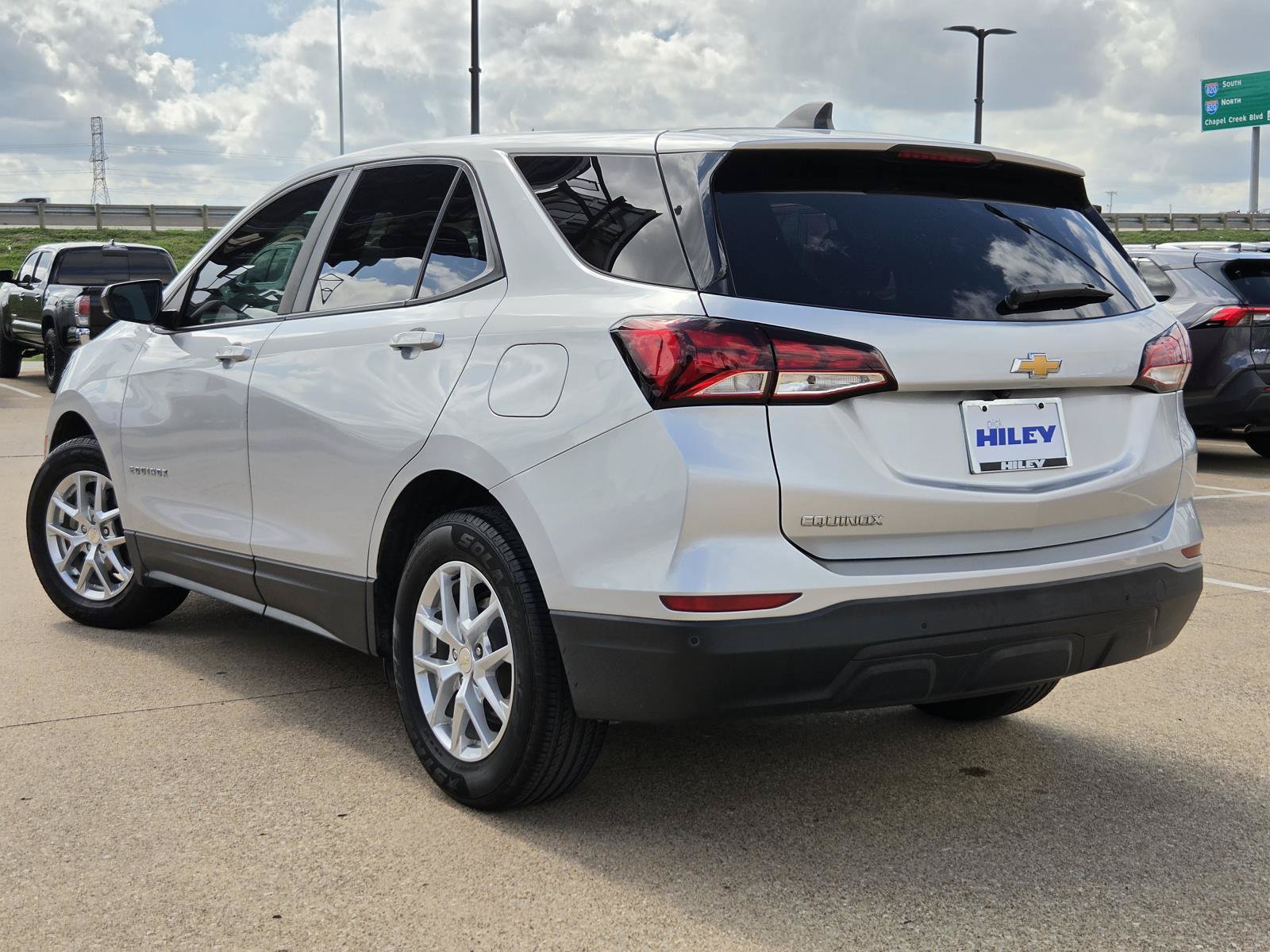 Used 2022 Chevrolet Equinox LS w/ LS Convenience Package FWD image 3
