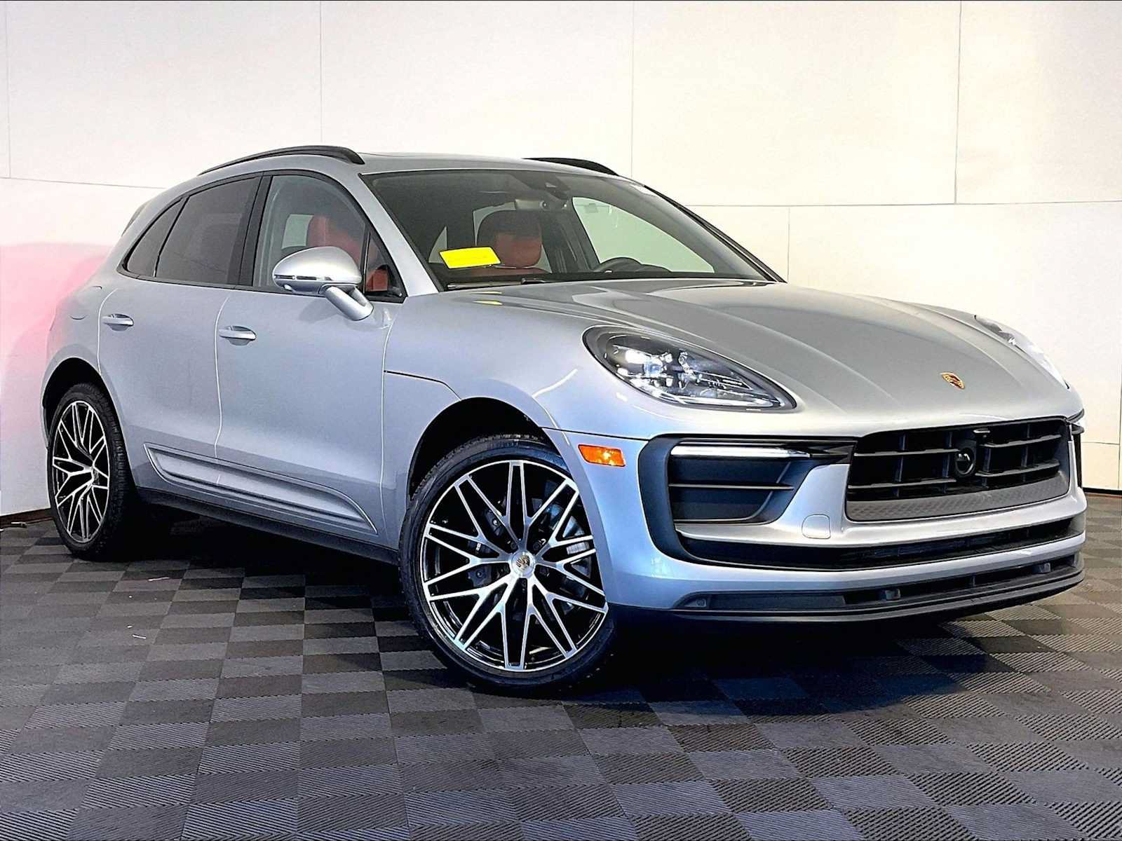 Certified 2023 Porsche Macan AWD/4WD image 9