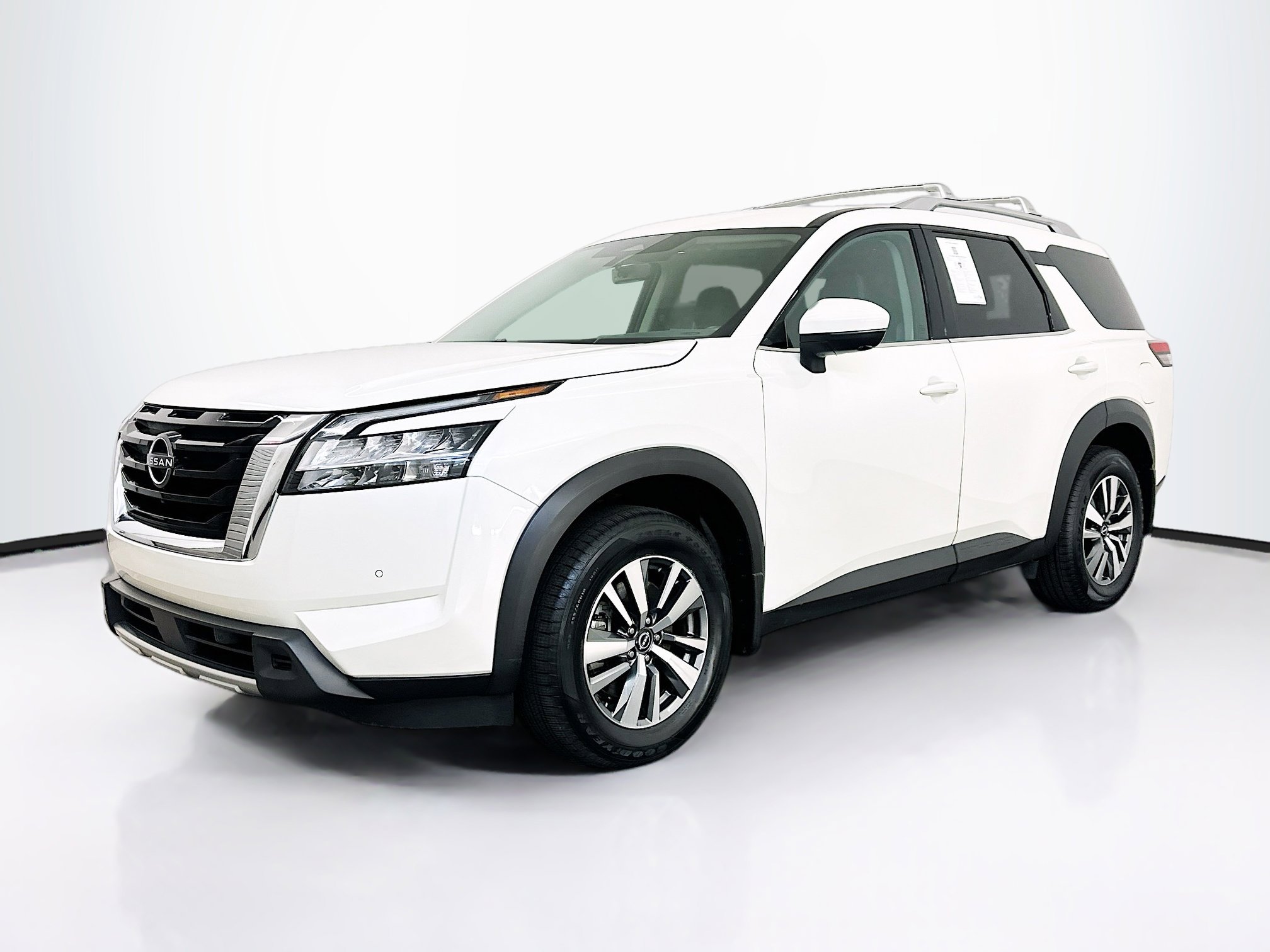 Used 2024 Nissan Pathfinder SL AWD/4WD image 3