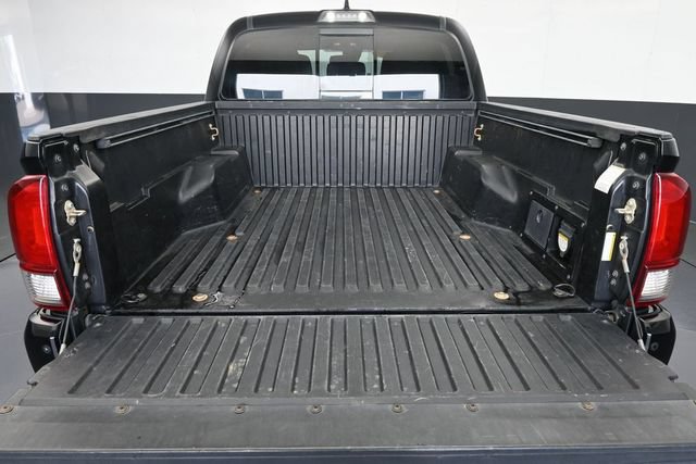 Used 2019 Toyota Tacoma TRD Sport w/ Technology Package AWD/4WD image 29