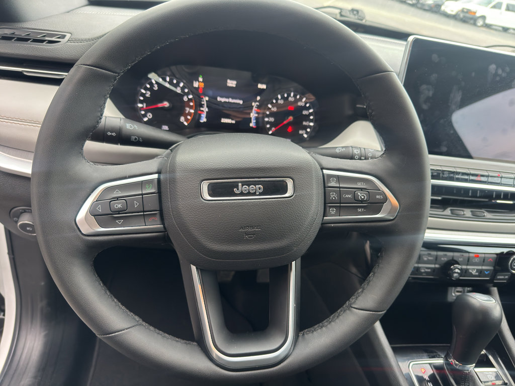 Used 2025 Jeep Compass Limited AWD/4WD image 10