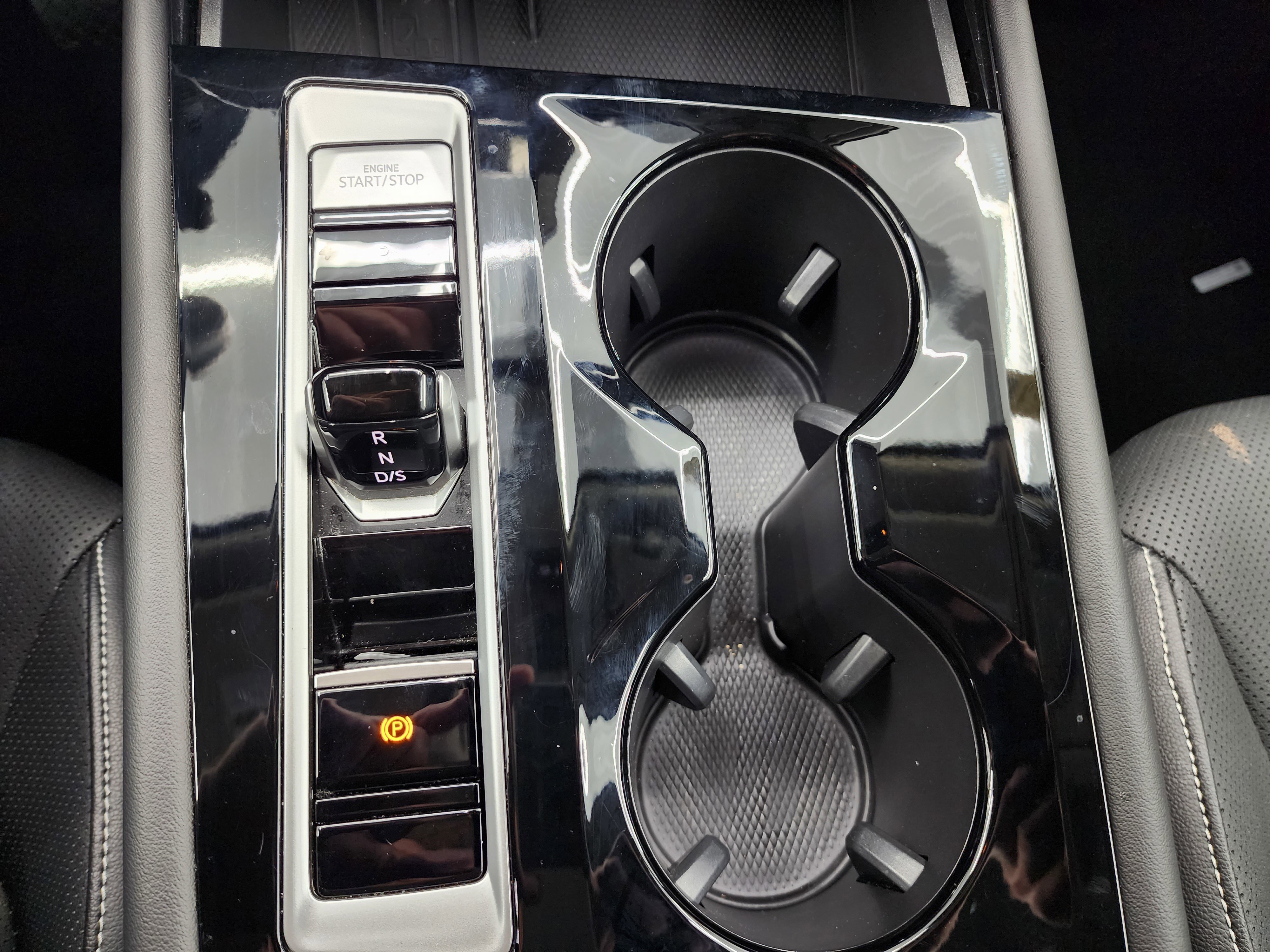 Used 2025 Volkswagen Atlas SE image 52