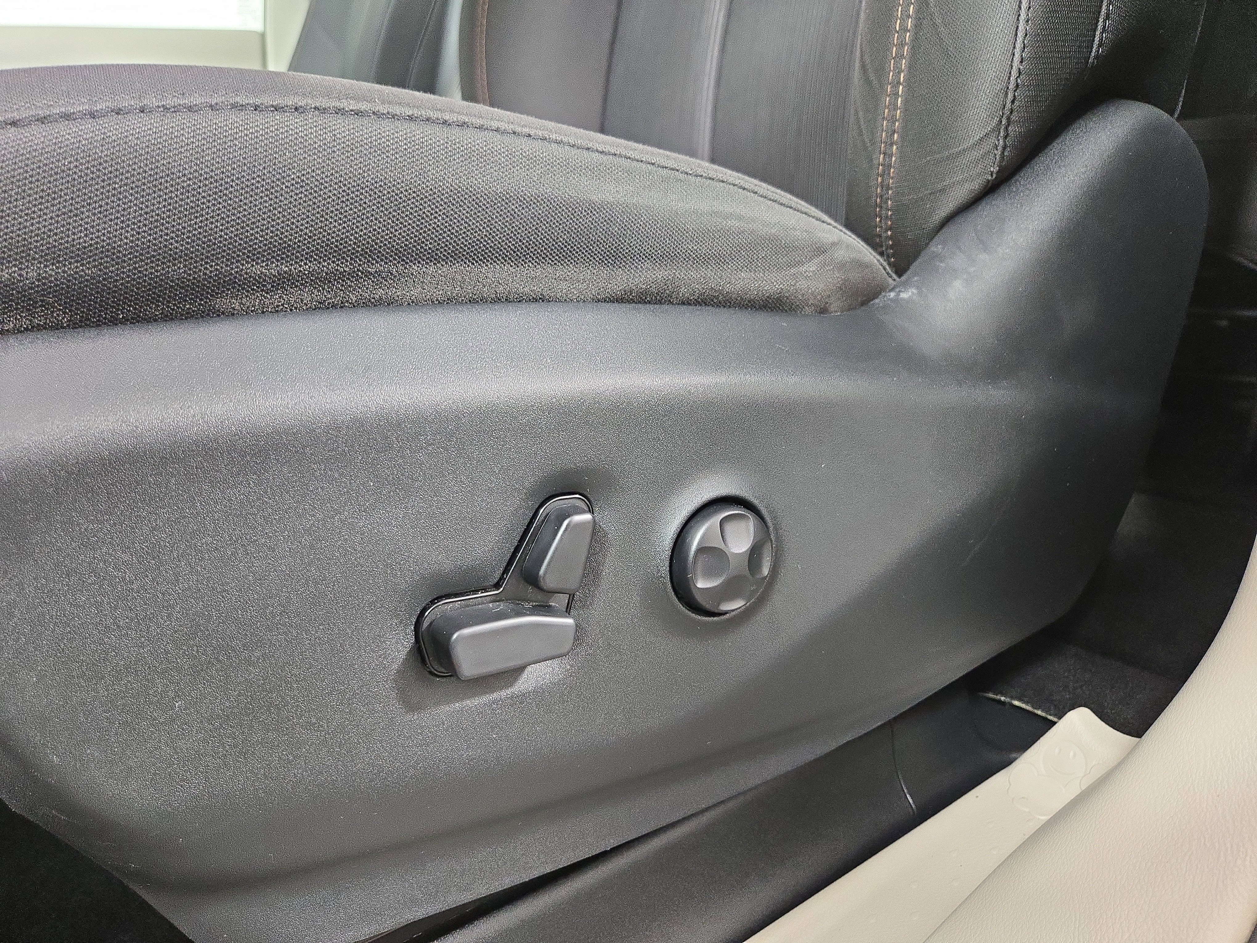 Used 2017 Chrysler Pacifica LX w/ Tire & Wheel Group image 31