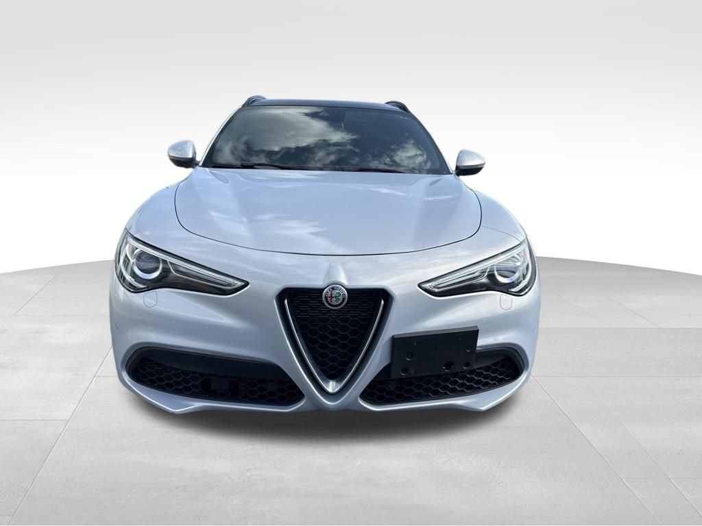 Used 2022 Alfa Romeo Stelvio Ti w/ Active Assist Plus Package AWD/4WD image 3