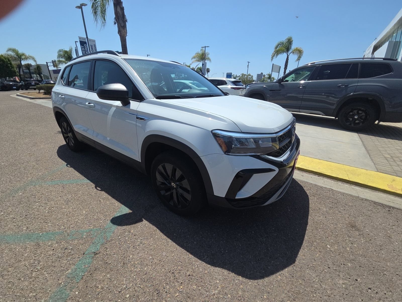 Used 2023 Volkswagen Taos S FWD image 4