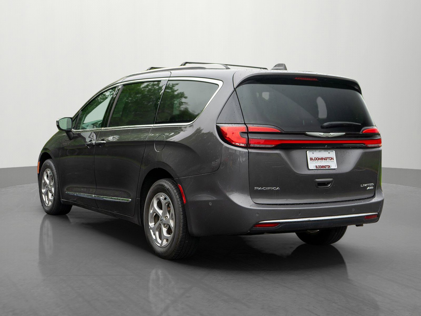 Used 2021 Chrysler Pacifica Limited w/ Premium & Safety Sphere Group AWD/4WD image 5