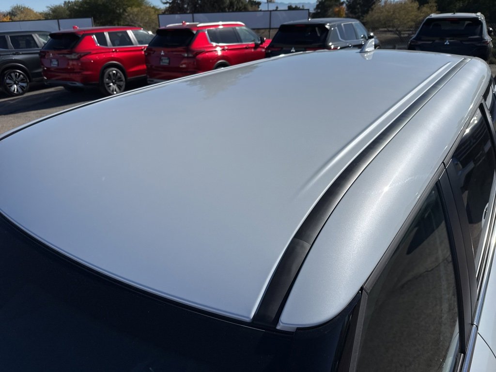 New 2025 Mitsubishi Outlander SE image 9