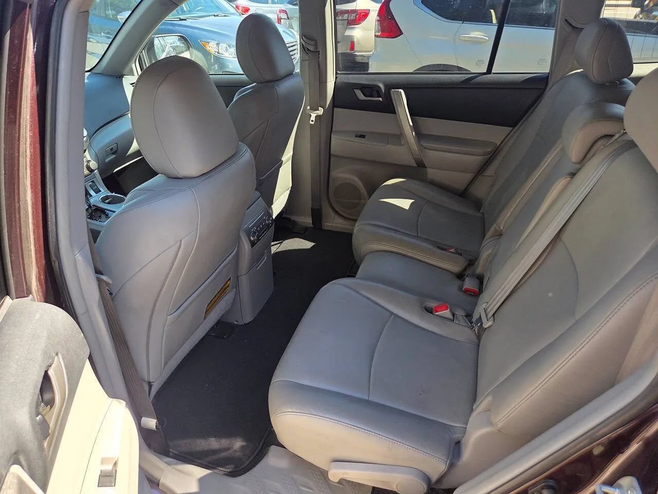 Used 2012 Toyota Highlander SE w/ Tow Pkg AWD/4WD image 17