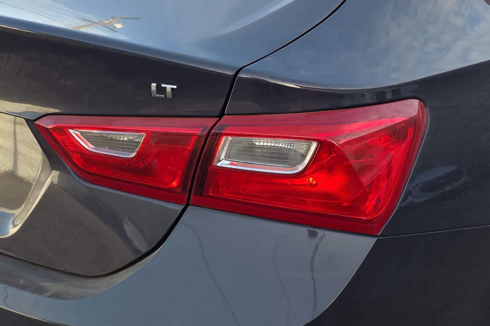 Used 2025 Chevrolet Malibu LT FWD image 13