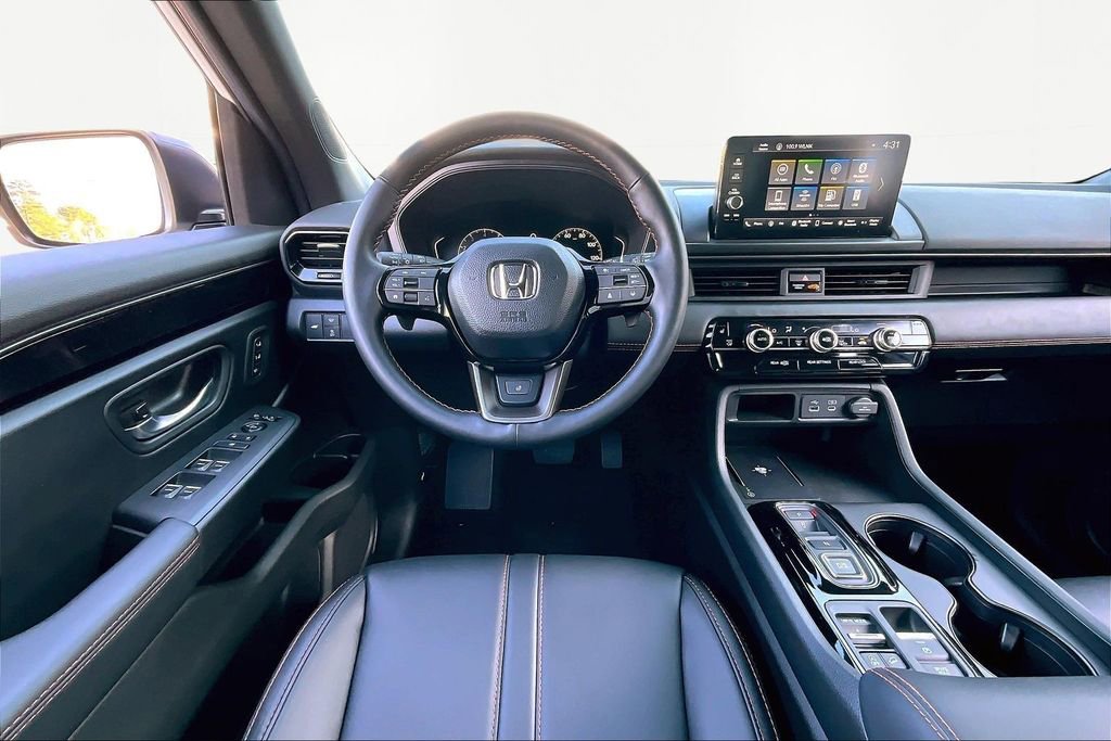 Certified 2025 Honda Pilot TrailSport image 9