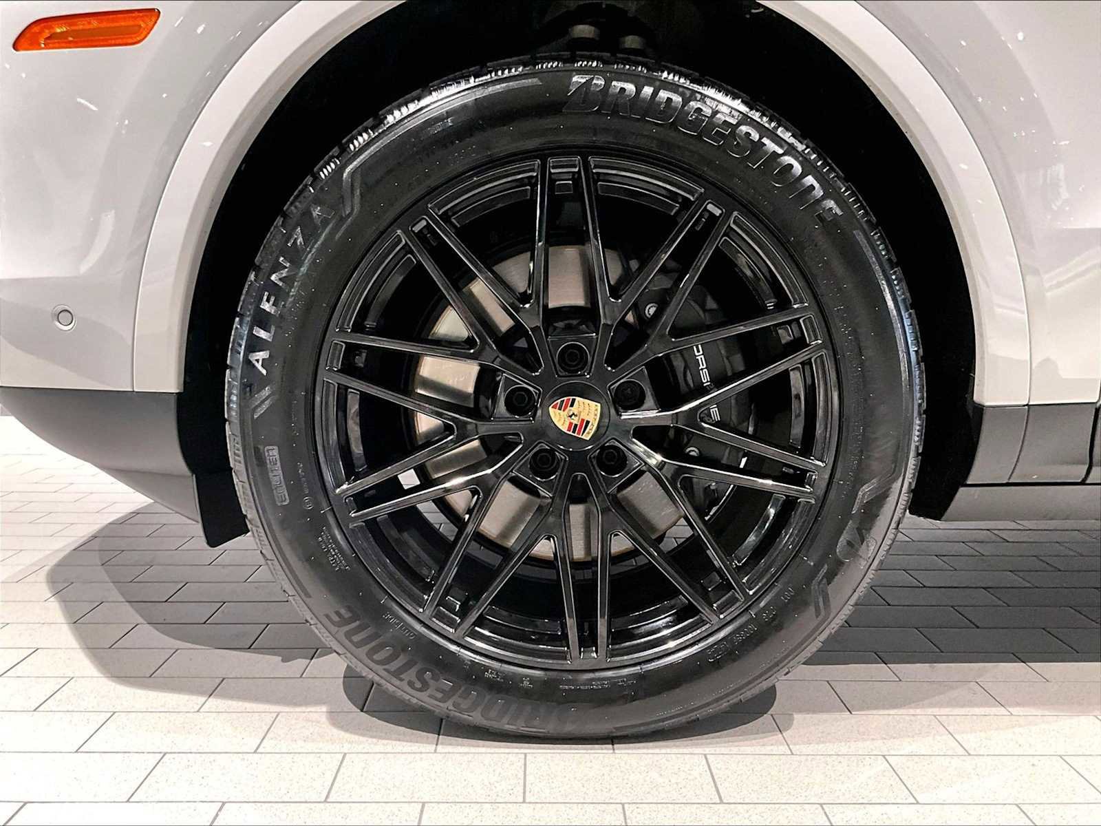 Used 2025 Porsche Cayenne Coupe image 14