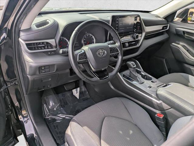 Used 2020 Toyota Highlander LE FWD image 11