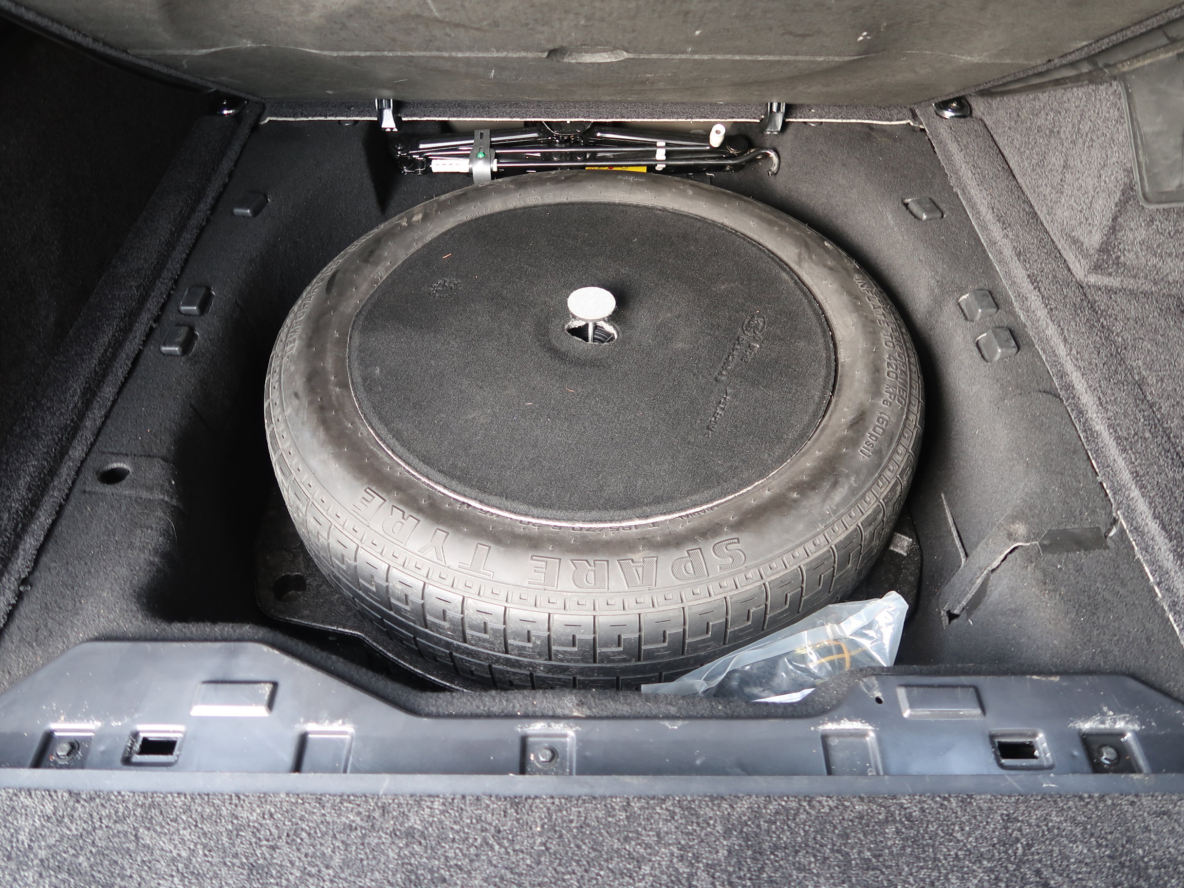 Used 2016 Land Rover Range Rover HSE image 50