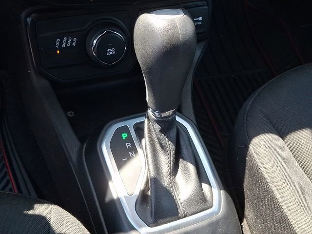 Used 2020 Jeep Renegade Latitude AWD/4WD image 14