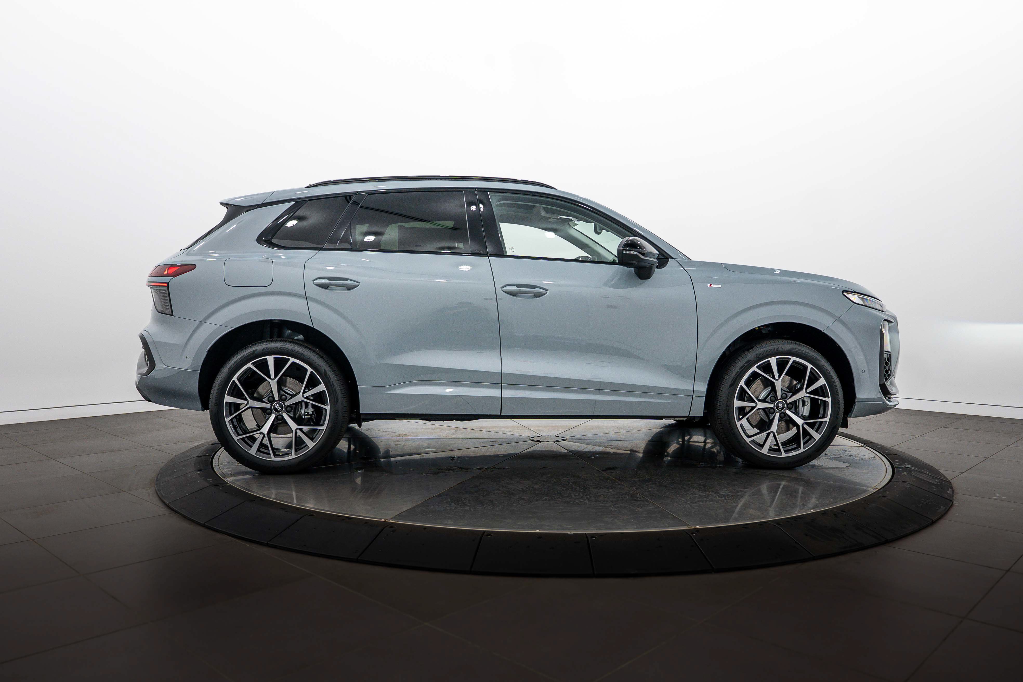 New 2026 Audi Q3 quattro 2.0T AWD/4WD image 3