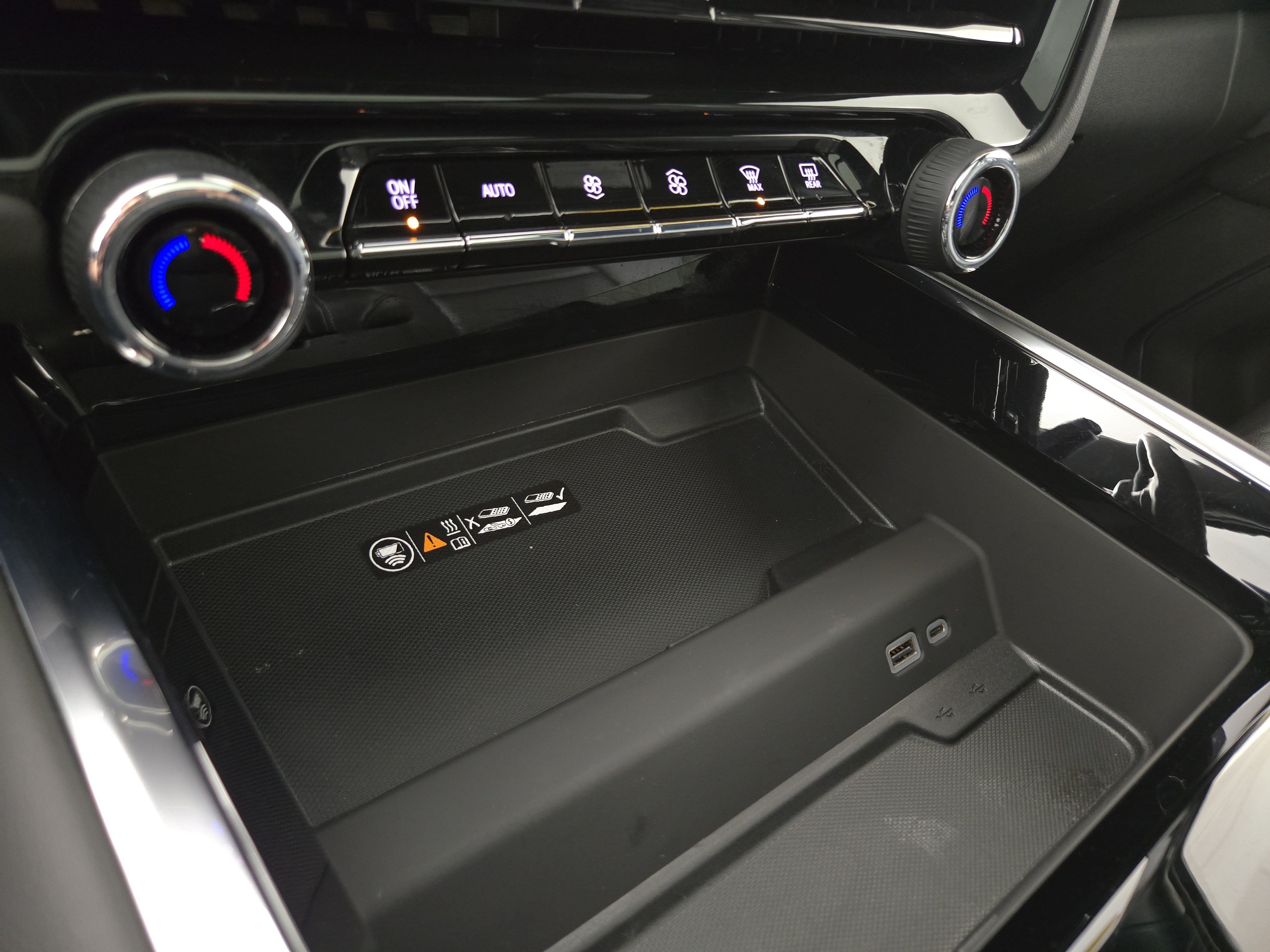 Certified 2025 Chevrolet Suburban Z71 w/ Comfort Package AWD/4WD image 30