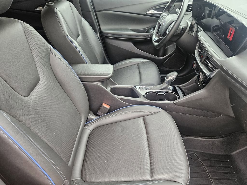 Used 2025 Buick Encore GX Sport Touring w/ Comfort Package AWD/4WD image 18