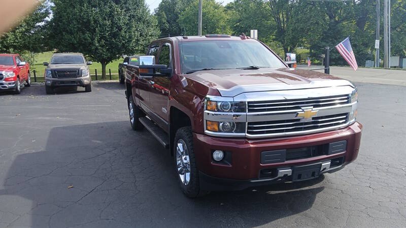 Used 2016 Chevrolet Silverado 2500 High Country w/ High Country Premium Package AWD/4WD image 9