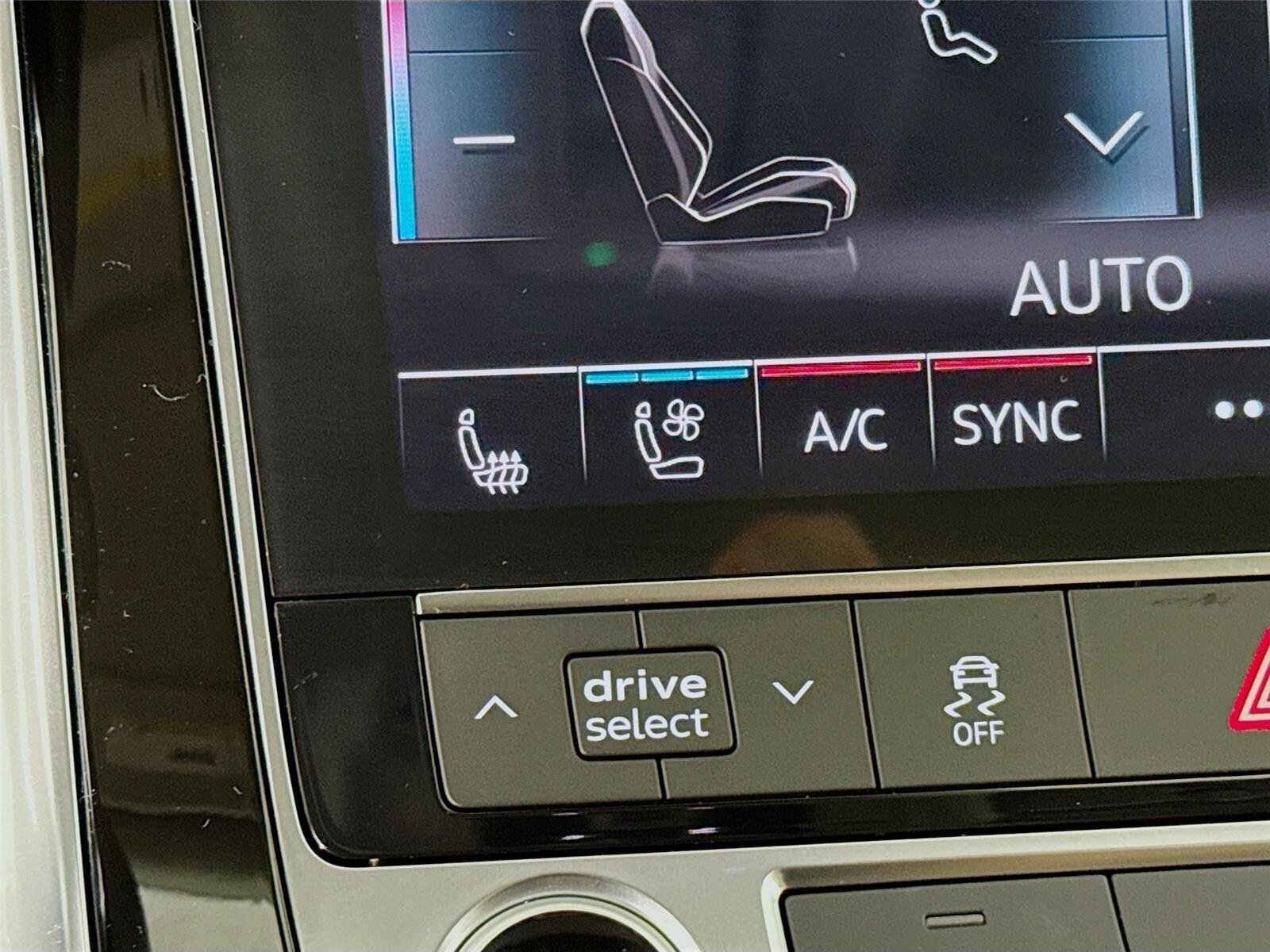 Used 2025 Audi Q8 Premium Plus AWD/4WD image 23
