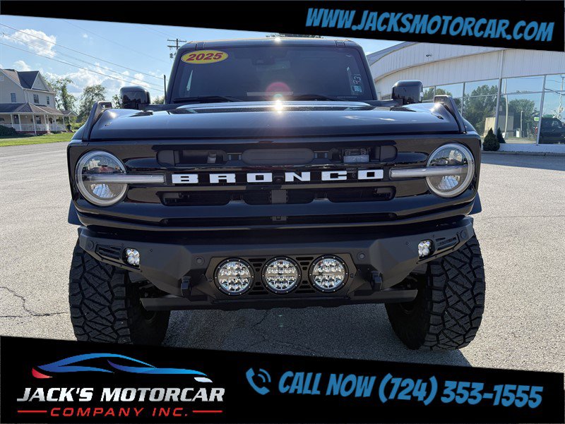 Used 2025 Ford Bronco Outer Banks AWD/4WD image 3