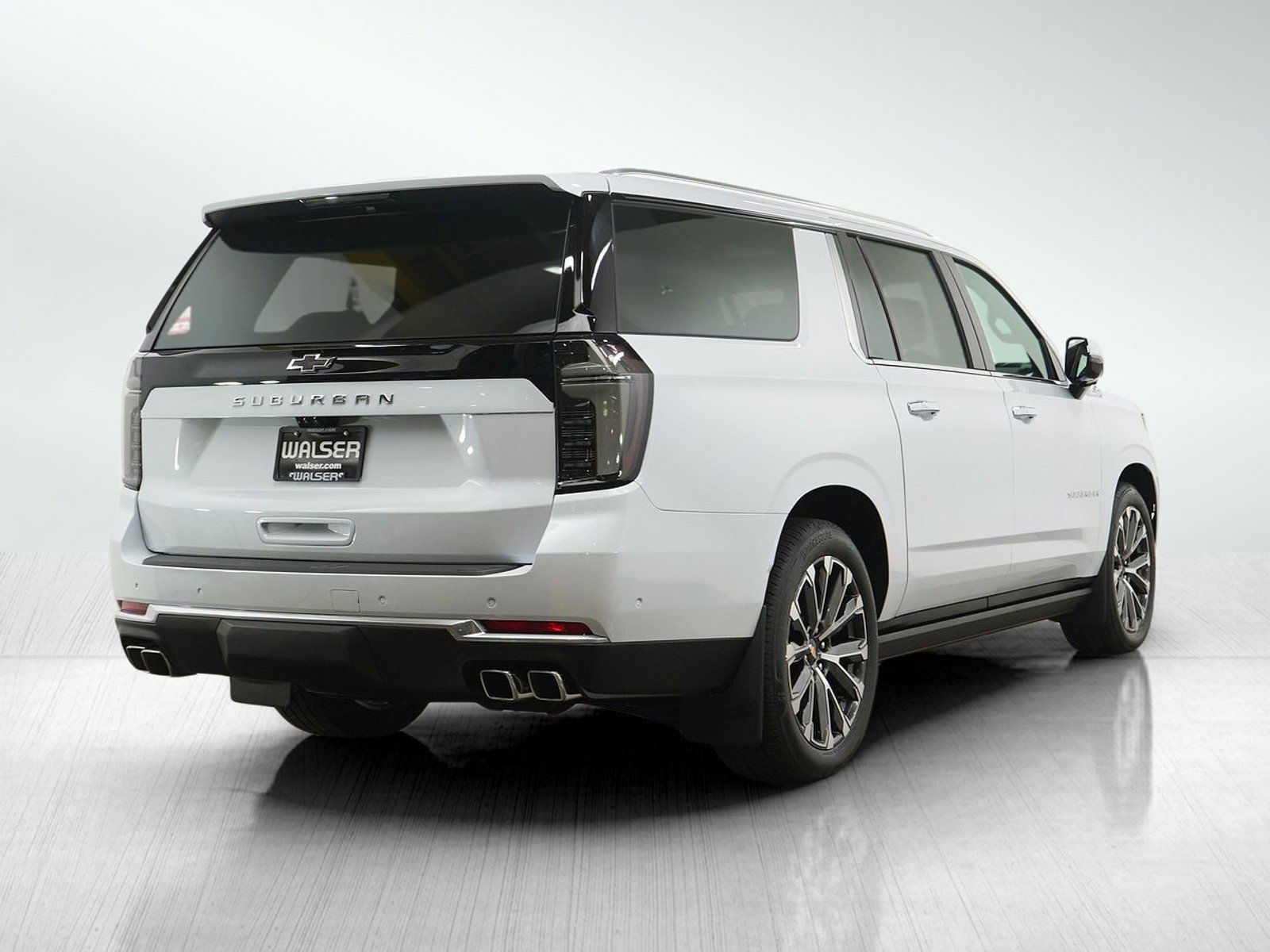 Used 2026 Chevrolet Suburban High Country AWD/4WD image 5