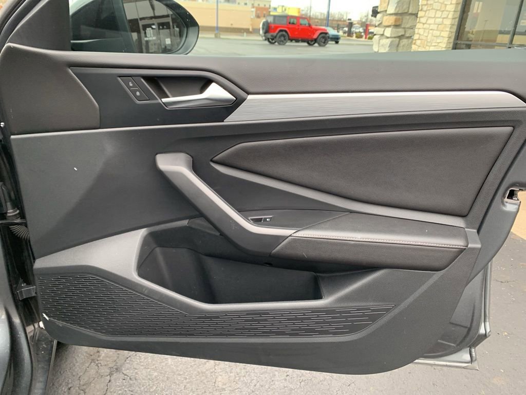 Used 2025 Volkswagen Jetta Sport image 16