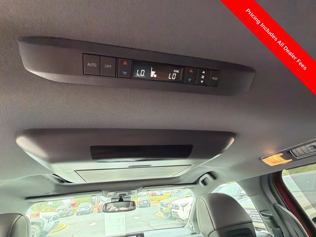 Used 2022 Toyota Sienna XSE w/ XSE Plus Package FWD image 41