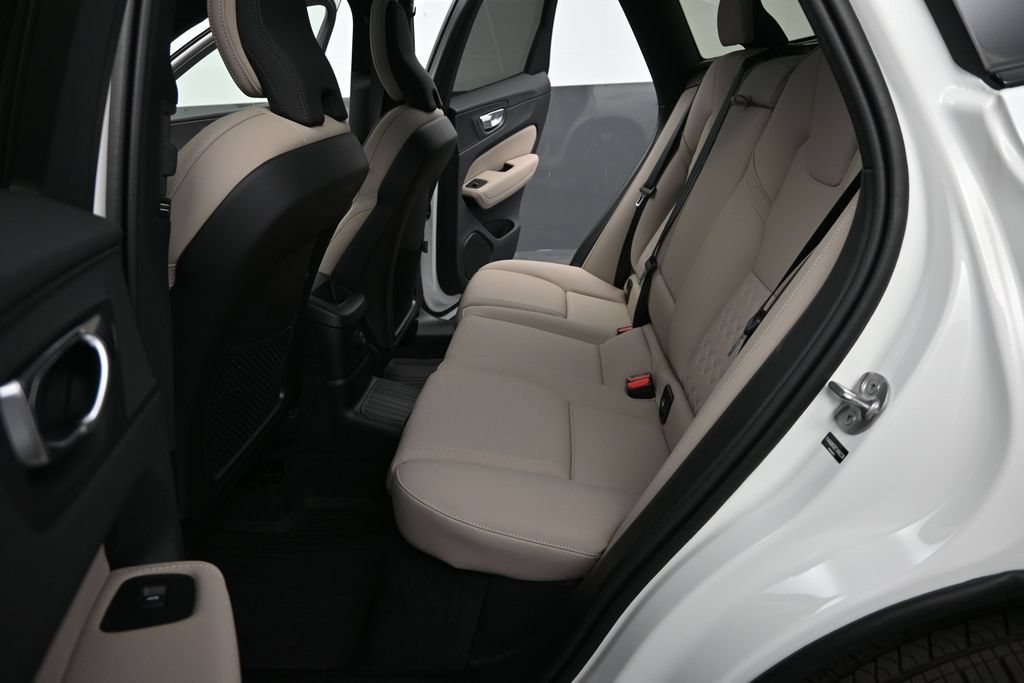 New 2026 Volvo XC60 T8 Plus w/ Climate Package PRO AWD/4WD image 13