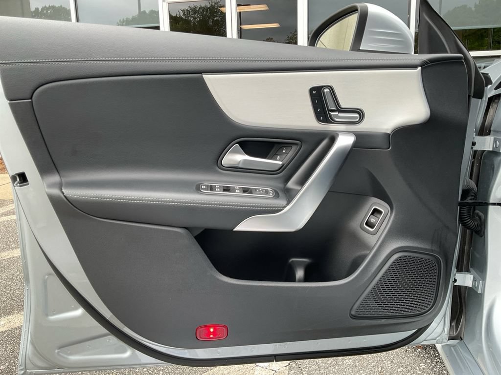 Used 2025 Mercedes-Benz CLA 250 image 31