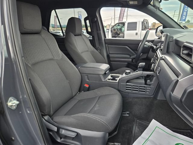 Used 2025 Toyota 4Runner SR5 AWD/4WD image 17