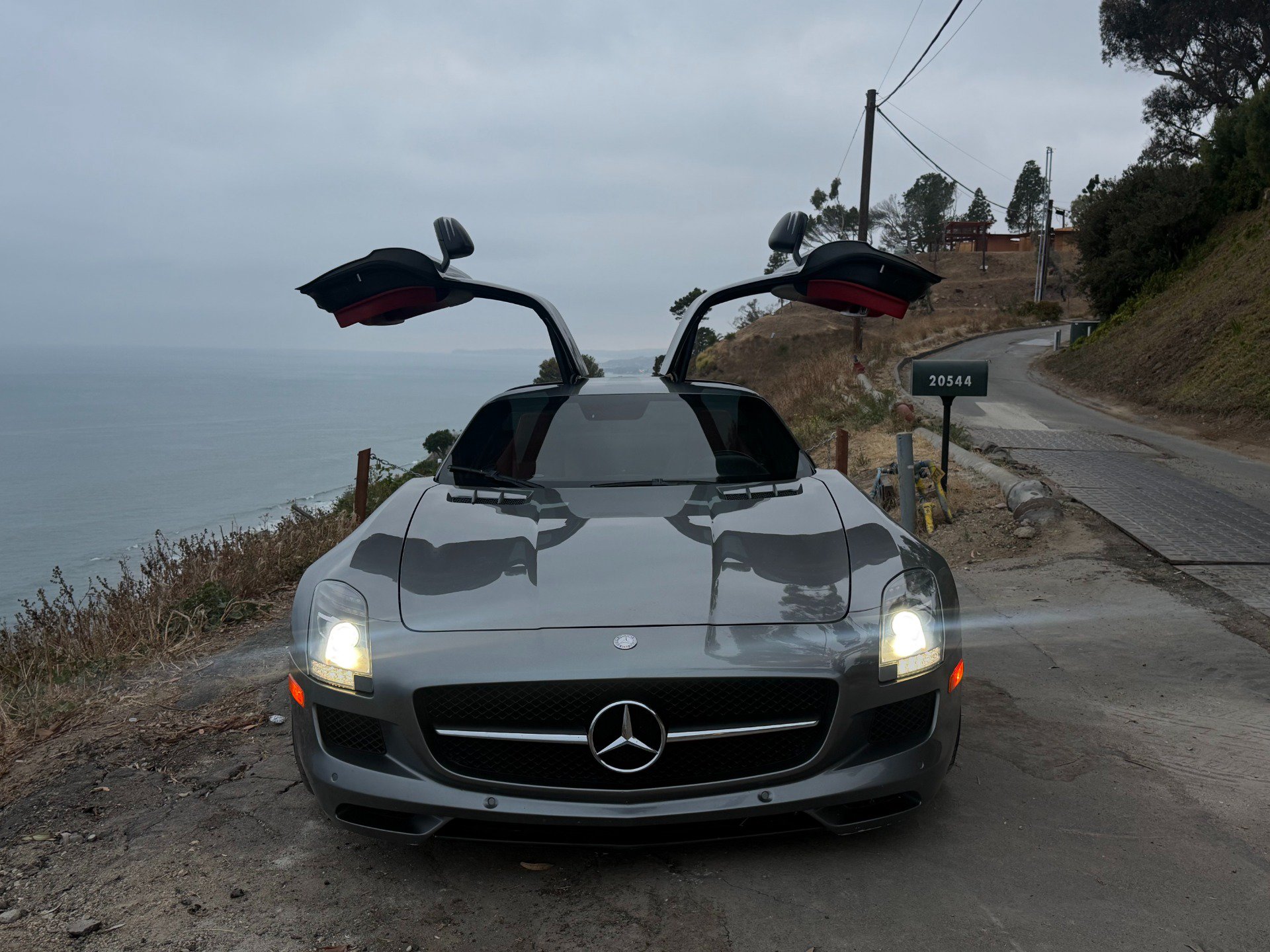 Used 2012 Mercedes-Benz SLS AMG Coupe image 2