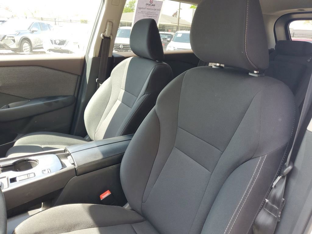 Used 2023 Nissan Rogue S FWD image 13