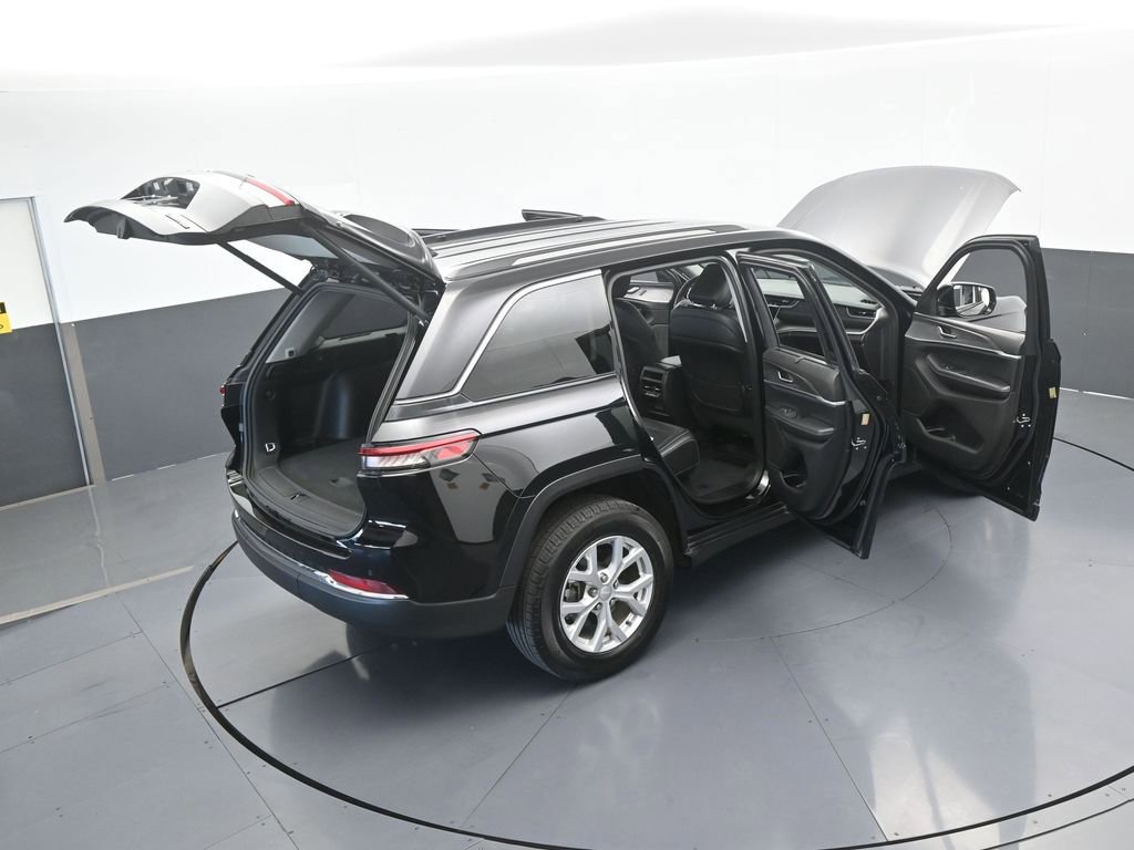 Used 2024 Jeep Grand Cherokee Limited w/ Luxury Tech Group II image 76