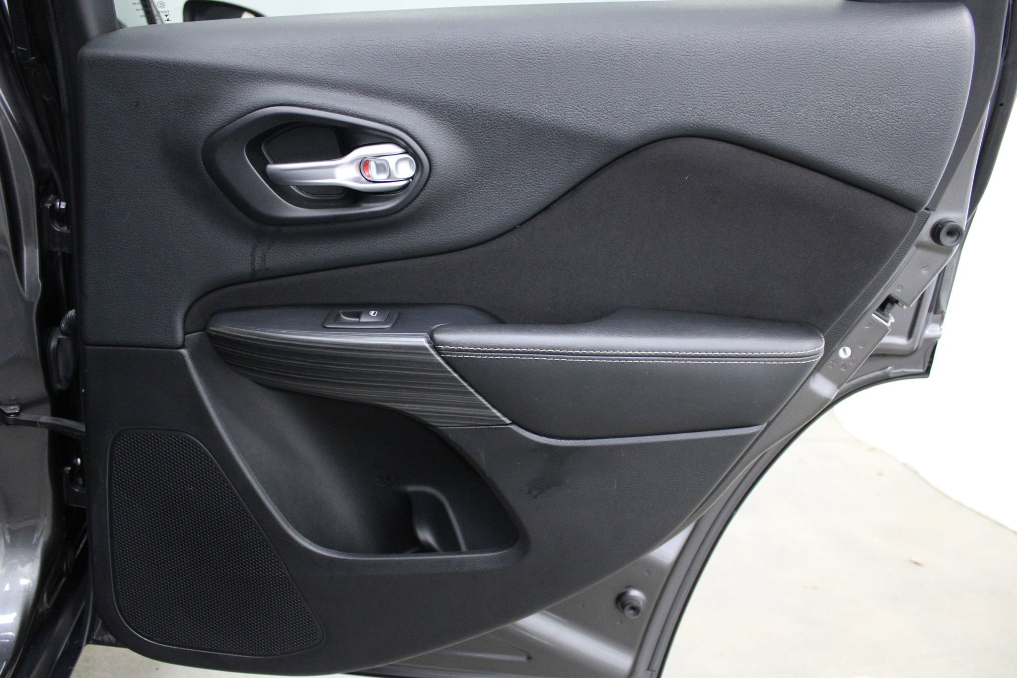 Used 2015 Jeep Cherokee Latitude image 18