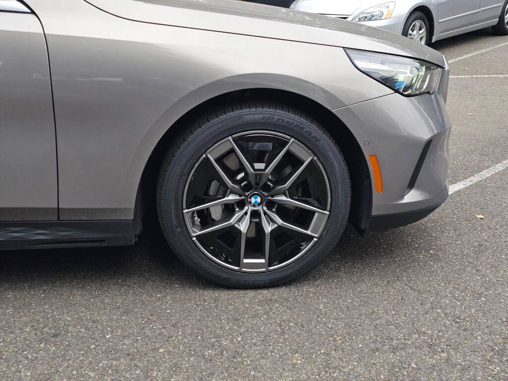 Used 2026 BMW 530i xDrive AWD/4WD image 9
