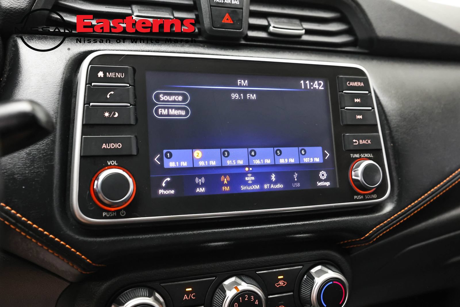 Used 2021 Nissan Versa SR FWD image 18