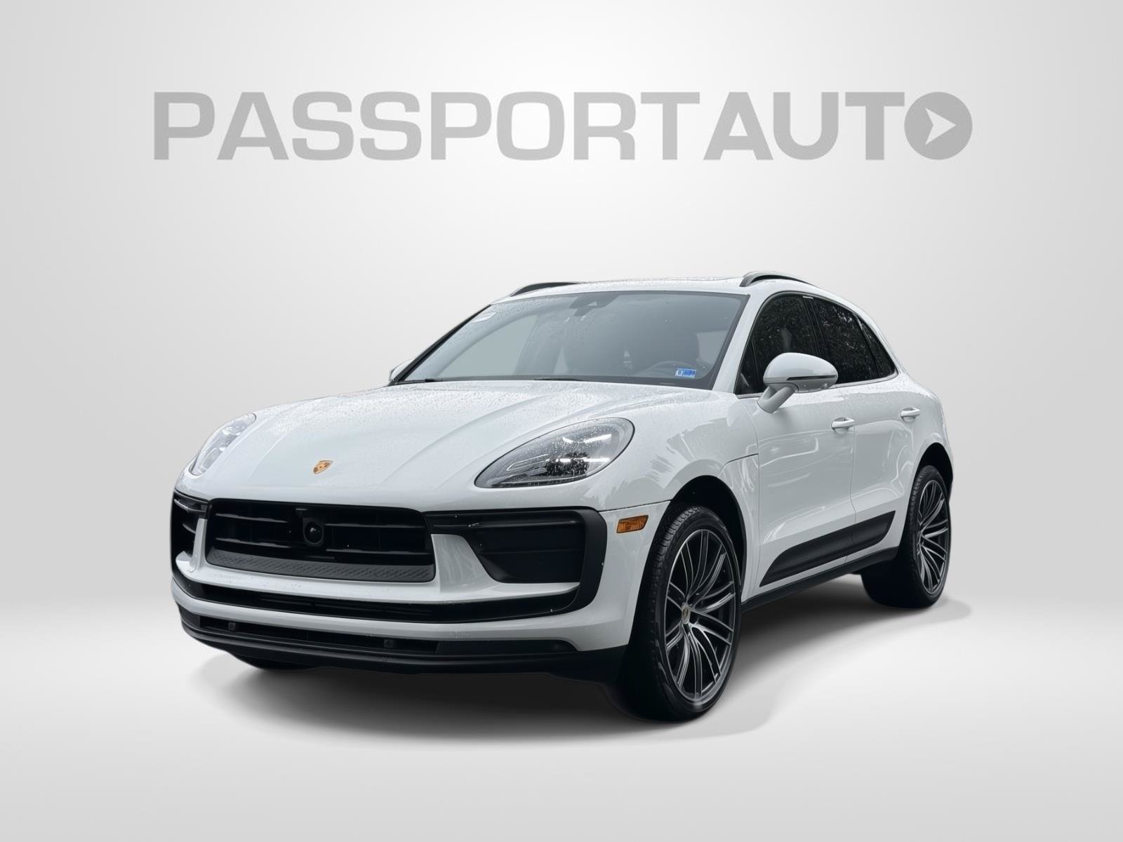 Used 2025 Porsche Macan AWD/4WD image 1