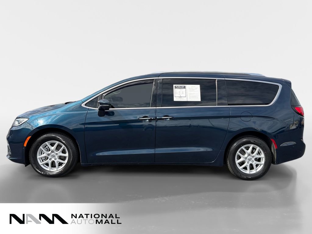 Used 2021 Chrysler Pacifica Touring-L w/ Uconnect Theater Family Group FWD image 2