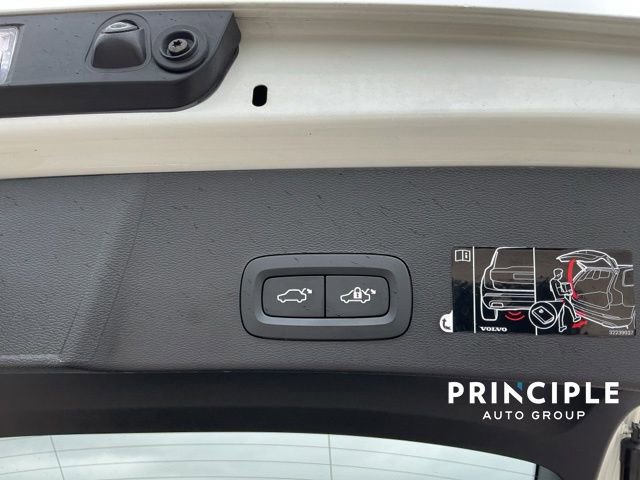 Certified 2021 Volvo XC40 T4 Inscription w/ Climate Package image 31