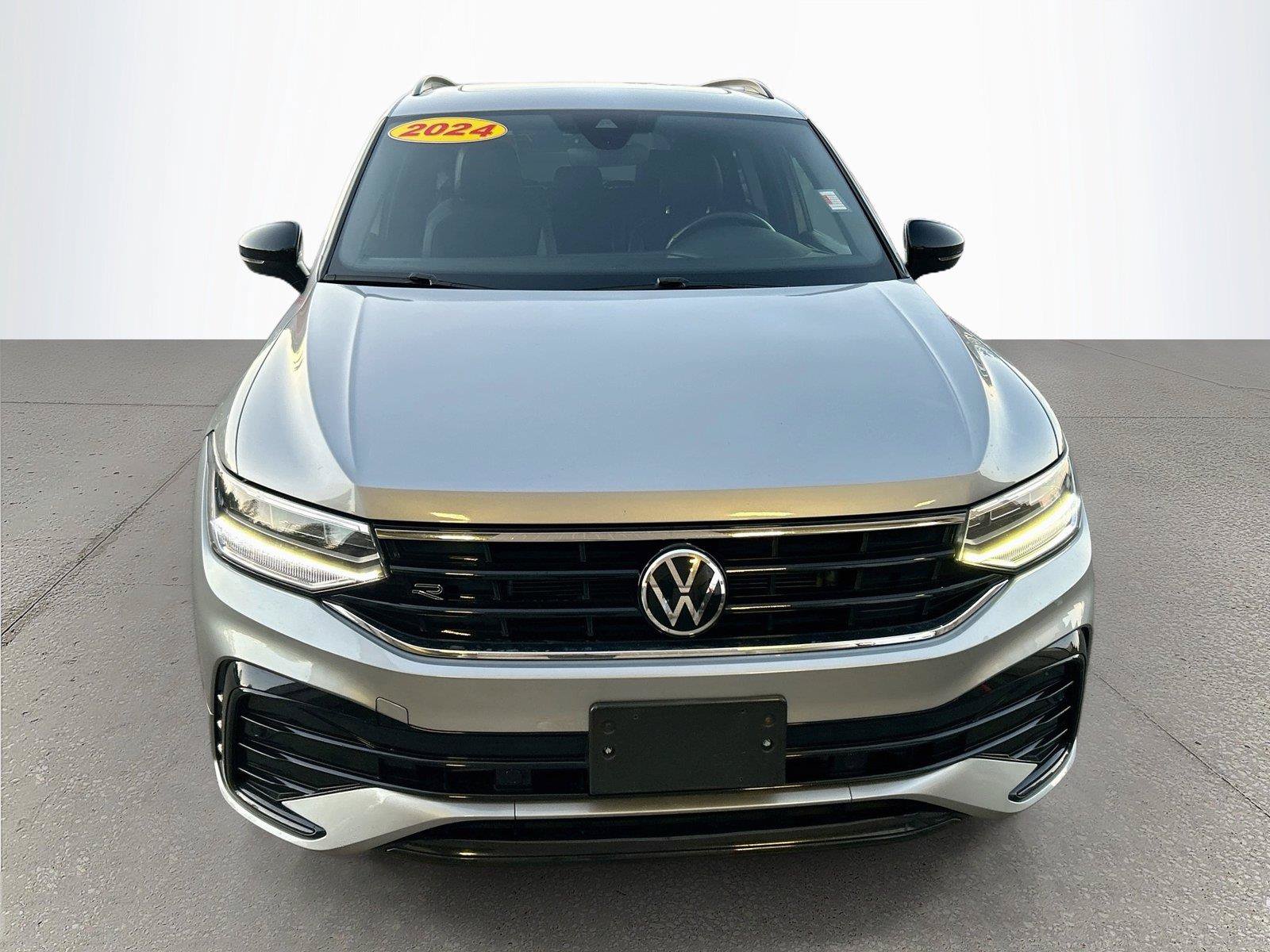 Used 2024 Volkswagen Tiguan SE R-Line FWD image 9