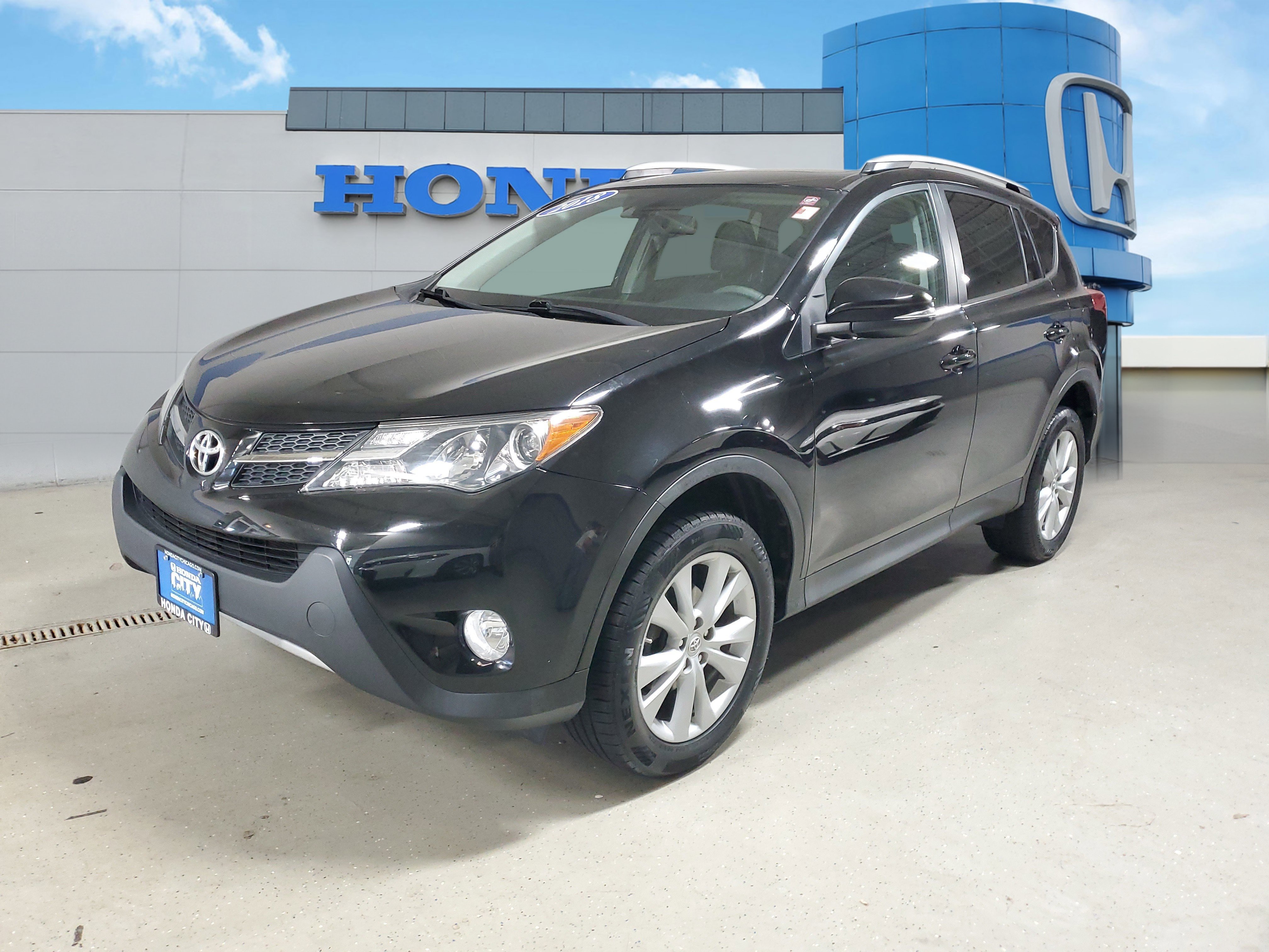 Used 2015 Toyota RAV4 Limited w/ Technology Package AWD/4WD image 2