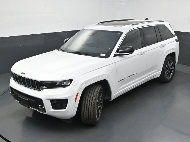 Used 2024 Jeep Grand Cherokee Overland w/ Trailer Tow Package AWD/4WD image 35